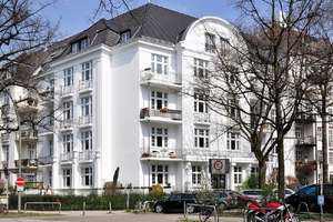 Traumhafte Dachgeschosswohnung in Winterhude! – Gryphiusstr. 1, 22299 Winterhude, Hamburg – Vorschaubild 1