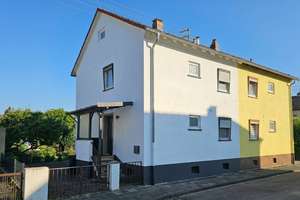 Charmante Doppelhaushälfte mit modernem Wohnkomfort in Lu-Edigheim – Einziehen und Wohlfühlen – Die vollständige Adresse der Immobilie erhältst du vom Anbieter., 67069 Edigheim, Ludwigshafen am Rhein – Vorschaubild 1