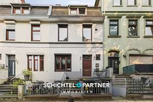 Hulsberg | Charmantes Zweifamilienhaus mit 2 Balkonen und Terrasse – Die vollständige Adresse der Immobilie erhältst du vom Anbieter., 28205 Hulsberg, Bremen – Vorschaubild 1