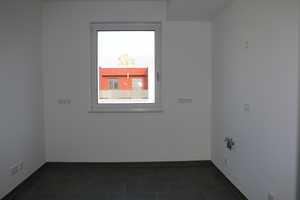 Exklusive, geräumige und neuwertige 2-Zimmer-DG-Wohnung mit Balkon in Mannheim – T4 8, 68161 Mannheim – Vorschaubild 5