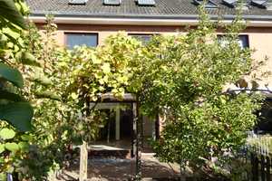 Reihenhaus mit viel Platz und Ausbaumöglichkeit,  voll unterkellert, Garage, gute, ruhige SW- Lage. – Steinburg (Kreis) – Vorschaubild 2