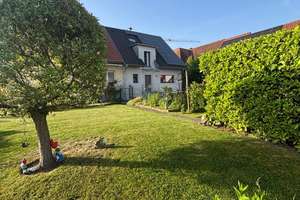 Hochwertige Doppelhaushälfte mit viel Platz, Garten und Wärmepumpe + PV