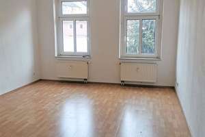 ***3-Zimmer mit Laminat, AR, EBK, Tageslichtbad mit Wanne*** – Krügerstraße 1, 9131 Ebersdorf, Chemnitz – Vorschaubild 1