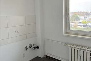 Kleine Wohnung mit Loggia und Dusche // 3.OG Wohnung 4 – Lutonstr. 3, 38444 Detmerode, Wolfsburg – Vorschaubild 3