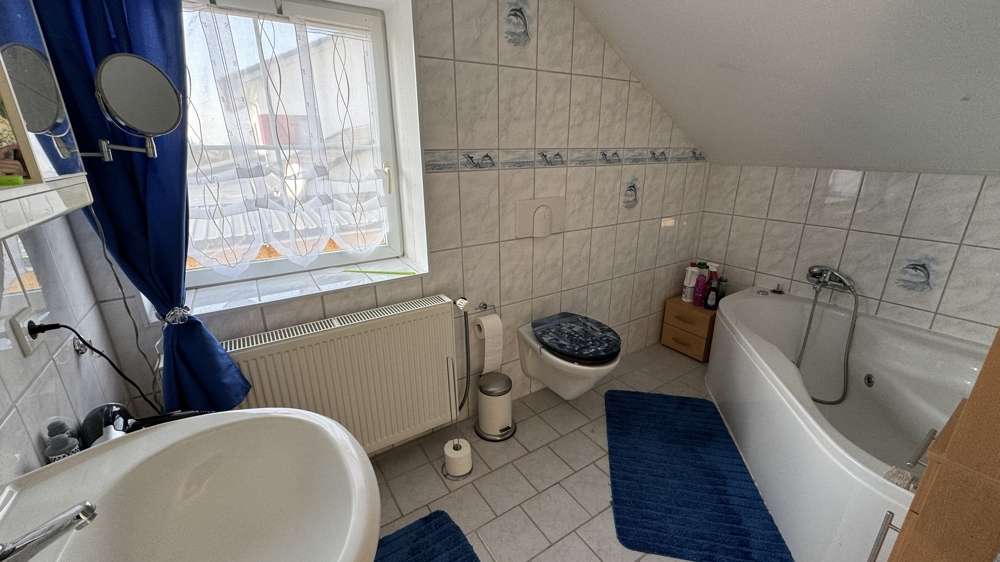 Immobilie in Osterhofen - Großzügiges Einfamilienhaus mit Einliegerwohnung 
Nähe Osterhofen/Gergweis - Bild 3