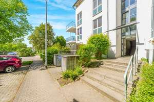 Gepflegte und mietfreie Dachgeschosswohnung mit Loggia und TG-Stellplatz in ruhiger und grüner Lage