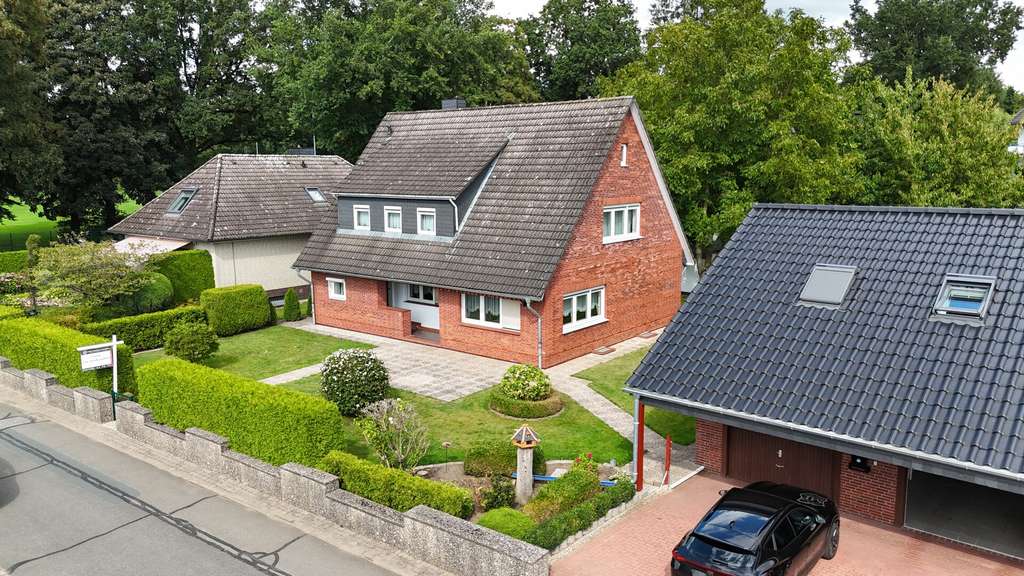 Immobilie in Rosengarten - ***NENNDORF***EINFAMILIENHAUS MIT SEP. WOHNUNG UND GARAGEN ZU VERKAUFEN*** - Bild 0