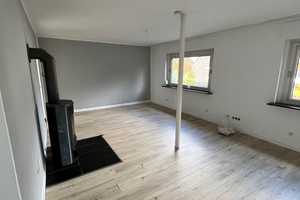 Doppelhaushälfte mit 2 Wohneinheiten, 3 Garagen und Garten – Essen – Vorschaubild 3