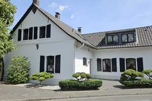 Freistehendes Einfamilienhaus mit Einliegerwohnung in guter Lage von Sevelen (VB-Preis) – Kleve (Kreis) – Vorschaubild 1