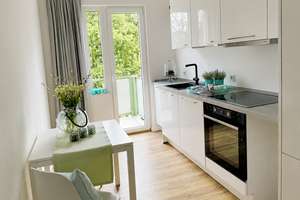 Einziehen statt renovieren: top sanierte 3-Zi.-Whg mit Balkon und EBK, 2,85 m DH, provisionsfrei