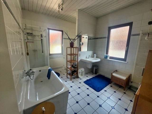 Immobilie in Schöneck - 2 Wohneinheiten mit einer ca. 140 m² großen Gewerbeeinheit-Restaurant - Bild 8