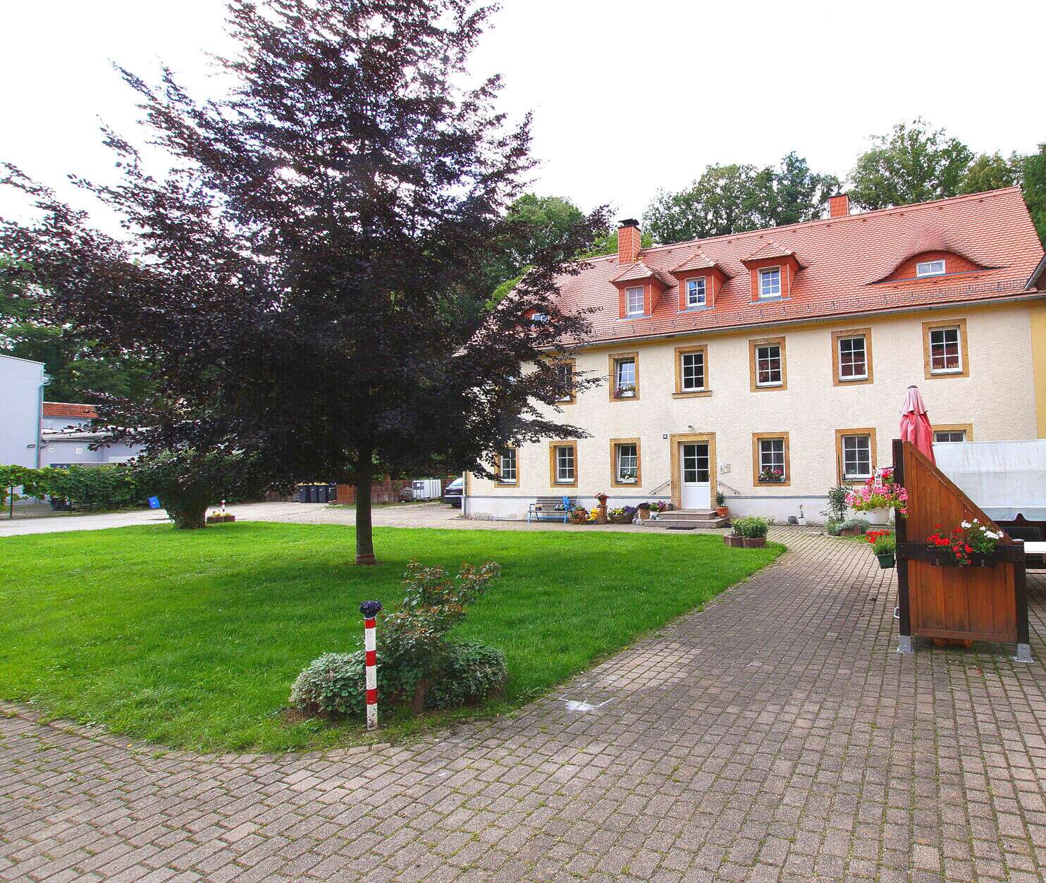 Mehrfamilienhaus mit Entwicklungspotenzial und vielseitigem Nebengelass in Mohorn, Sächsische Schweiz Osterzgebirge Kreis – Bild 1
