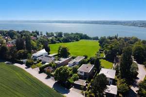 GESAMTKUNSTWERK MIT SEEBLICK: ZEITLOSE ELEGANZ. KONSEQUENTE ARCHITEKTUR. PERFEKTE WOHNQUALITÄT. – Die vollständige Adresse der Immobilie erhältst du vom Anbieter., 82266 Inning am Ammersee – Vorschaubild 2