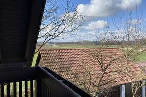 2-Zimmer-Maisonette-Wohnung in Weng-Fahrenzhausen mit Balkon und eigener Garage – ideal fü – Die vollständige Adresse der Immobilie erhältst du vom Anbieter., 85777 Fahrenzhausen – Vorschaubild 3