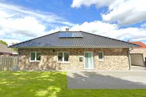 Zentrum! Junger Bungalow, KfW 55 Energie mit Garage, Kaminofen, EBK. Kleines Grundstück… – Leer (Kreis) – Vorschaubild 1