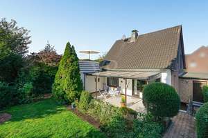 Familienglück mit Garten in DU-Baerl: charmantes EFH mit großer Dachterrasse – Die vollständige Adresse der Immobilie erhältst du vom Anbieter., 47199 Baerl, Duisburg – Vorschaubild 2