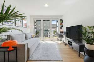 Mitte Design-Juwel: Bezugsfrei, voll renoviert & möbliert mit Fernsehturm-Blick – Kleine Alexanderstraße 7, 10178 Mitte (Ortsteil), Berlin – Vorschaubild 3