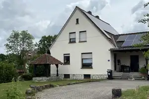 Einfamilienhaus mit Garten und Gartenhäuschen auf dem Land – Coburg (Kreis) – Vorschaubild 2