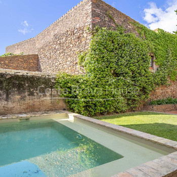 Steinhaus renoviert zum Verkauf in Gualta mit Pool, privatem Garten und Blick auf den Montgrí