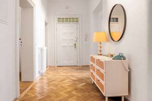 Charmante Stil-Altbauwohnung mit großem Balkon. Zeitlose Schönheit & echtes Wohngefühl. – Die vollständige Adresse der Immobilie erhältst du vom Anbieter., 80797 Neuschwabing, München – Vorschaubild 8