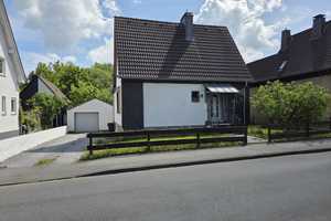 Charmantes Einfamilienhaus mit Potenzial in begehrter Lage von Menden-Platte-Heide – Märkischer Kreis – Vorschaubild 1