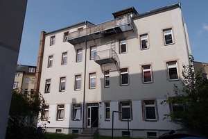 Kompakte Hinterhaus DG 2,5-Zimmer mit Einbauküche, Laminat und Wanne in uninaher Lage! – Rembrandtstraße 31 A, 9111 Zentrum, Chemnitz – Vorschaubild 2
