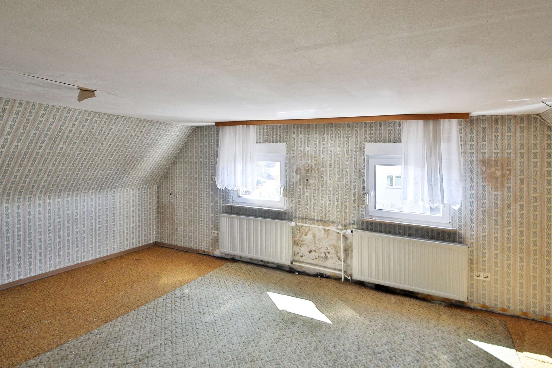 Immobilie in Birkenfeld - Gestaltungschance: 2-Familienhaus in Gräfenhausen mit Wintergarten, Garagen und großem Grundstück - Bild 12