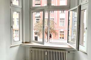 ** BEL ETAGE * GROßZÜGIG GESCHNITTENE 2 ZIMMER ALTBAUWOHNUNG NÄHE FÜRSTENPLATZ** – 40215 Friedrichstadt, Düsseldorf – Vorschaubild 2