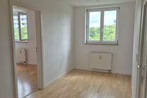 Sonnige 2,5-Zimmerwohnung mit Westbalkon in Mü-Johanneskirchen – Freischützstr. 107, 81927 Johanneskirchen, München – Vorschaubild 3