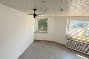 Lebendiger Wohnraum in Essen: 3,5-Zimmer-Wohnung mit Balkon – Giesebrechtstraße 30, 45144 Frohnhausen, Essen – Vorschaubild 5