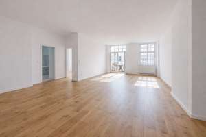 Bezugsfreie Altbauwohnung mit Loft-Charakter und Balkon