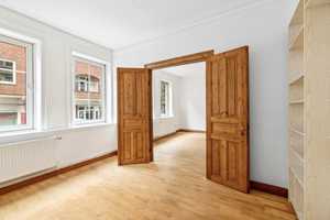 Charmante 3-Zimmer-Hochparterre-Wohnung mit Potenzial in zentraler Lage – Hamburg – Vorschaubild 3