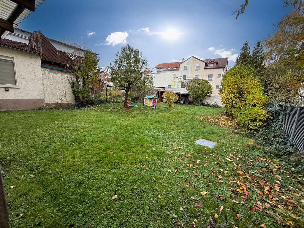 Immobilie in Offenbach am Main - Zweifamilienhaus und Dreifamilienhaus mit Garten und Hof in Offenbach-Bieber, voll vermietet - Bild 4