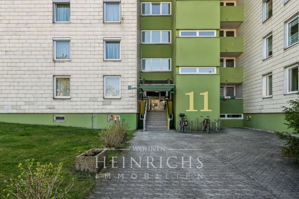 Immobilie in Unterschleißheim - Erbbaurecht: Vermietete 2,5-Zimmerwohnung im 7. Obergeschoss mit Süd-West Loggia & Aufzug - Bild 2
