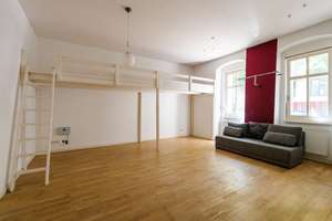 Spacious Altbau Apartment in Samariterkiez with direct access to a children's playground. – Die vollständige Adresse der Immobilie erhältst du vom Anbieter., 10247 Friedrichshain, Berlin – Vorschaubild 3