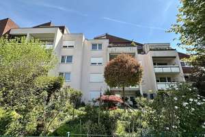Gepflegte 2,5-Zimmer-Wohnung mit Südwestbalkon, modernisiertem Badezimmer und Garage in S-Weilimdorf
