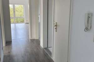 Helle 85 m² Wohnung mit Loggia, Fußbodenheizung und Einbauküche in attraktiver Lage – Debstedter Weg 61, 27578 Königsheide, Bremerhaven – Vorschaubild 4