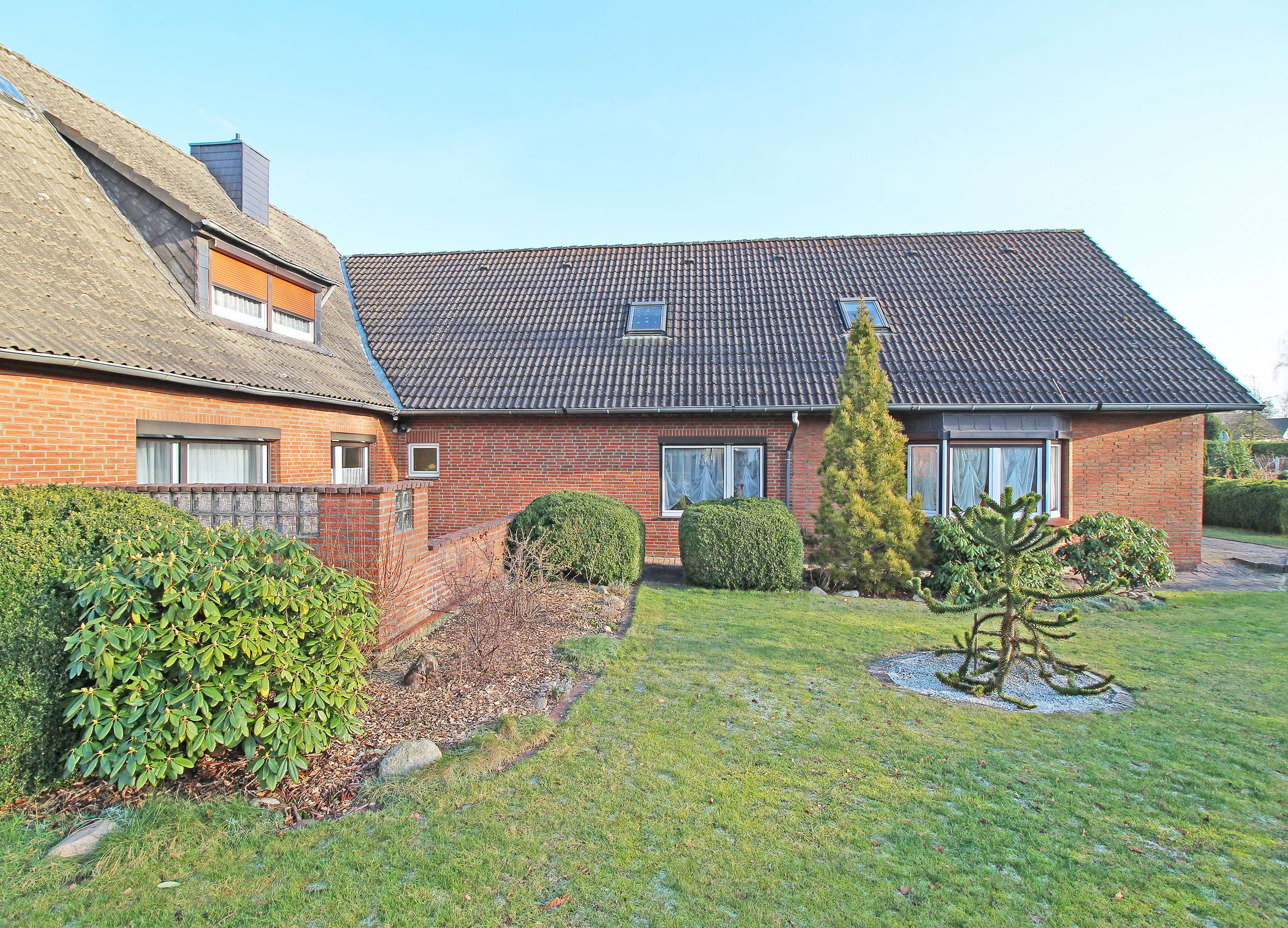 gepflegtes Zweifamilienhaus mit viel Nutzfläche in Wahlstedt, Segeberg Kreis – Bild 3