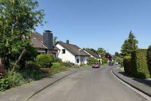 ST. AUGUSTIN NIEDERBERG, freist. EFH mit ELW, 8 Zimmer 258 m² Wfl. 2 Garagen, Keller, gr. 1.527 GrSt – Die vollständige Adresse der Immobilie erhältst du vom Anbieter., 53757 Sankt Augustin – Vorschaubild 15