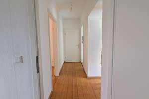 Sehr charmante 3 Zimmer EG-Wohnung: Neue Küche, Dielen, Garten, TG-Wannenbad – Die vollständige Adresse der Immobilie erhältst du vom Anbieter., 65197 Rheingauviertel / Hollerborn, Wiesbaden – Vorschaubild 2
