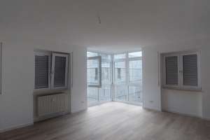 Komplett renovierte  2-Zimmer-Wohnung in absoluter Toplage (U6) – neue Küche, neues Bad, Aufzug
