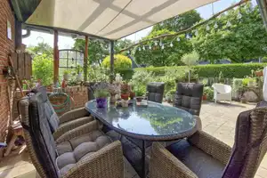 Großzügiges Einfamilienhaus mit Einliegerwohnung, PV-Anlage und Gartenidylle auf großzügigem 866 m²  – Steinburg (Kreis) – Vorschaubild 15