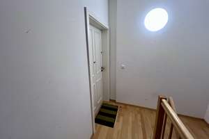 Charmante 3-Zimmer-Wohnung in denkmalgeschütztem Altstadthaus mit Balkon und Domblick – Die vollständige Adresse der Immobilie erhältst du vom Anbieter., 93047 Innenstadt, Regensburg – Vorschaubild 2