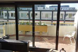 Exklusive, möblierte 1-ZKB mit Blick über die Dächer / Fully furbished appartment Westend-Süd – 60323 Westend-Süd, Frankfurt am Main – Vorschaubild 2