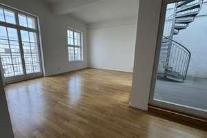 Preisgünstige, individuelle 4-Zimmer-Dachgeschosswohnung mit EBK, Balkon und Dachterrasse mit Aussic – 4103 Zentrum-Südost, Leipzig – Vorschaubild 2