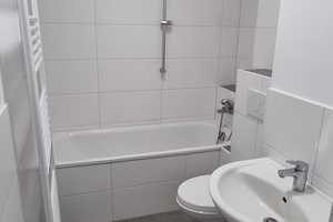 Sanierte 3 Zimmerwohnung mit Balkon und modernem Badezimmer. – Kissinger Str. 40, 40229 Düsseldorf – Vorschaubild 1
