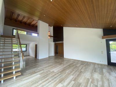 Großzügige Wohnung in Architektenhaus mit traumhaftem Ausblick