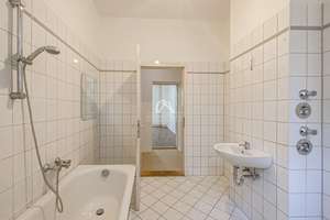 RARITÄT IN MOABIT! GROßZÜGIGE UND INTERESSANTE ALTBAUWOHNUNG MIT CA. 48 m² GARTEN! PROVISIONSFREI! – Lübecker Straße 29, 10559 Moabit, Berlin – Vorschaubild 12