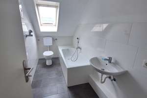 Schöne 2 Zimmer Dachgeschoss Wohnung + 1 Monat mietfrei Sommeraktion – Hofbreede 1, 49078 Hellern, Osnabrück – Vorschaubild 4