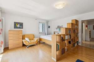 Stilvolle Doppelhaushälfte mit schönem Garten und Außenpool in begehrter Lage von München-Trudering – Die vollständige Adresse der Immobilie erhältst du vom Anbieter., 81825 Gartenstadt Trudering, München – Vorschaubild 10